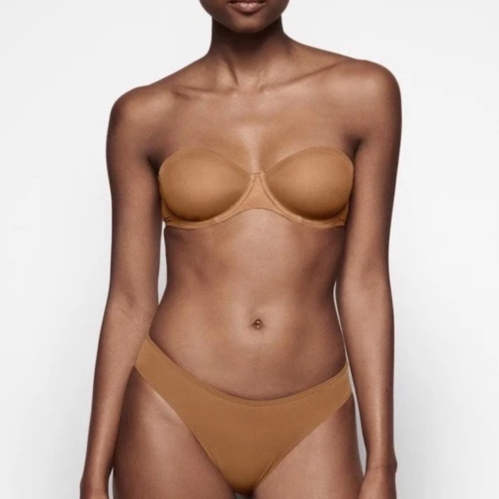 SKIMS Tan Strapless Bra